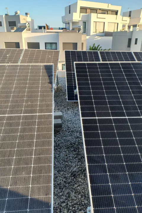 limpieza de placas solares en Torre del Mar, Málaga